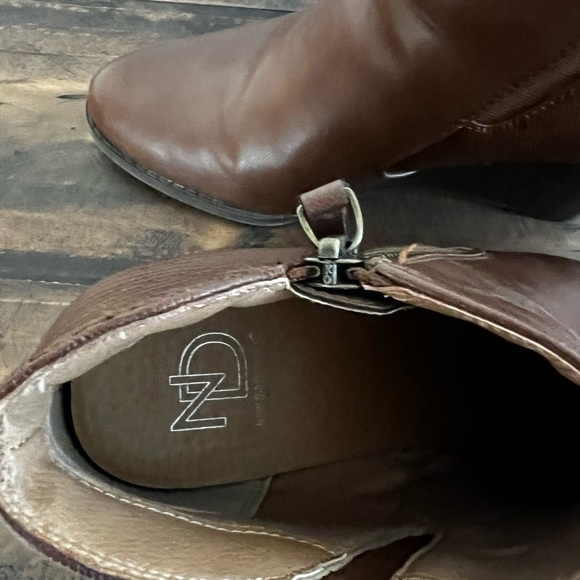 New Directions Brown Sarita Zip-Up Wedge Ankle Boots. Size 7. - Picture 8 of 10